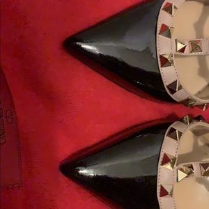 Valentino Shoes - Valentino black and nude rockstud pumps Valentino Shoes - Valentino black and nude rockstud pumps